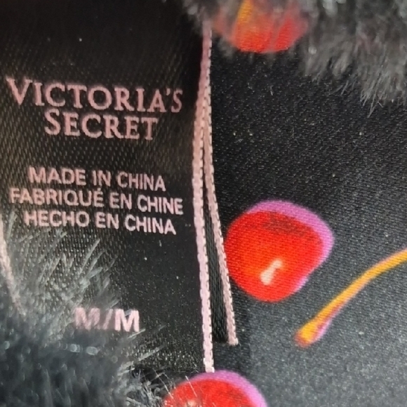 Victoria's Secret Cherry Print Fuzzy Slippers Women's Size Medium - Picture 11 of 13